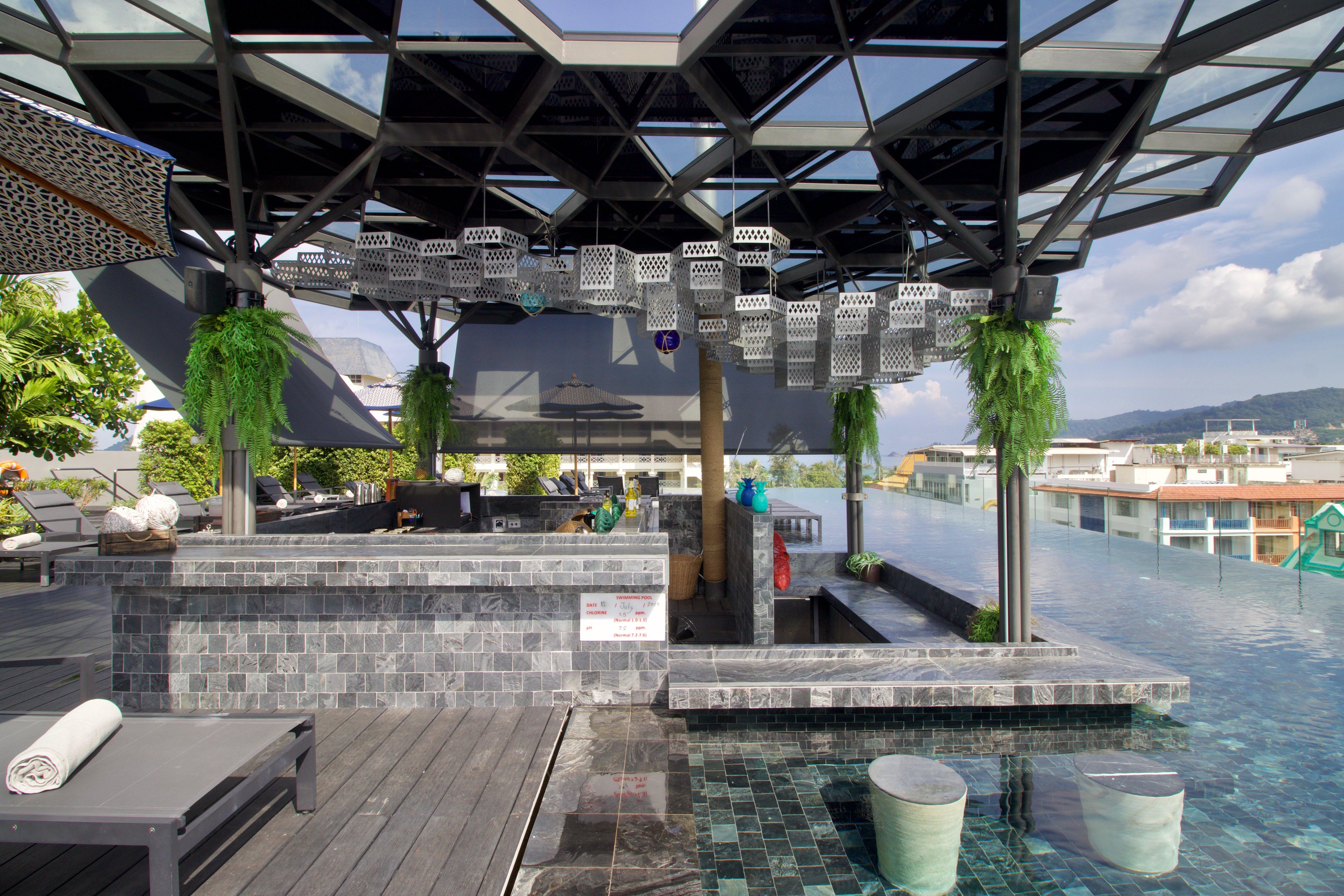 Hotel Indigo Phuket Patong By Ihg Eksteriør billede The bar at the pool