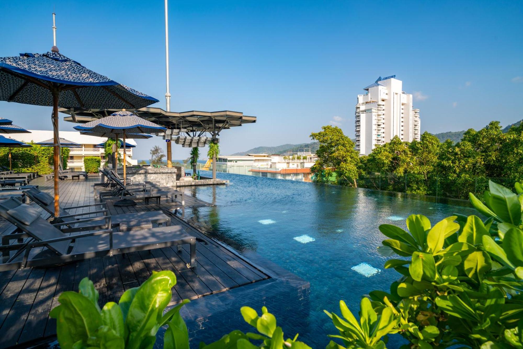 Hotel Indigo Phuket Patong By Ihg Eksteriør billede The pool at the hotel