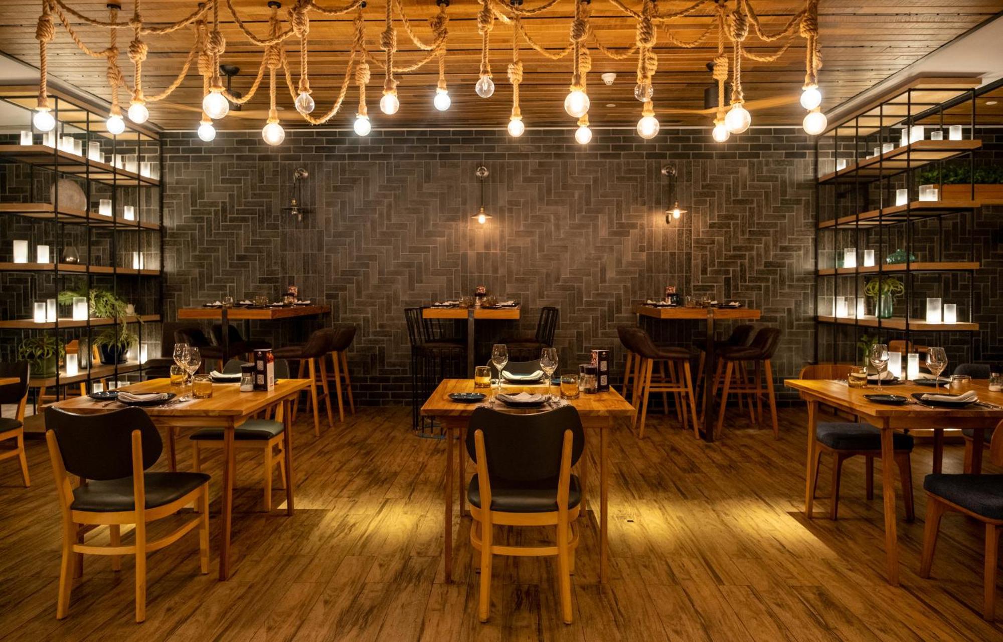 Hotel Indigo Phuket Patong By Ihg Eksteriør billede Restaurant interior
