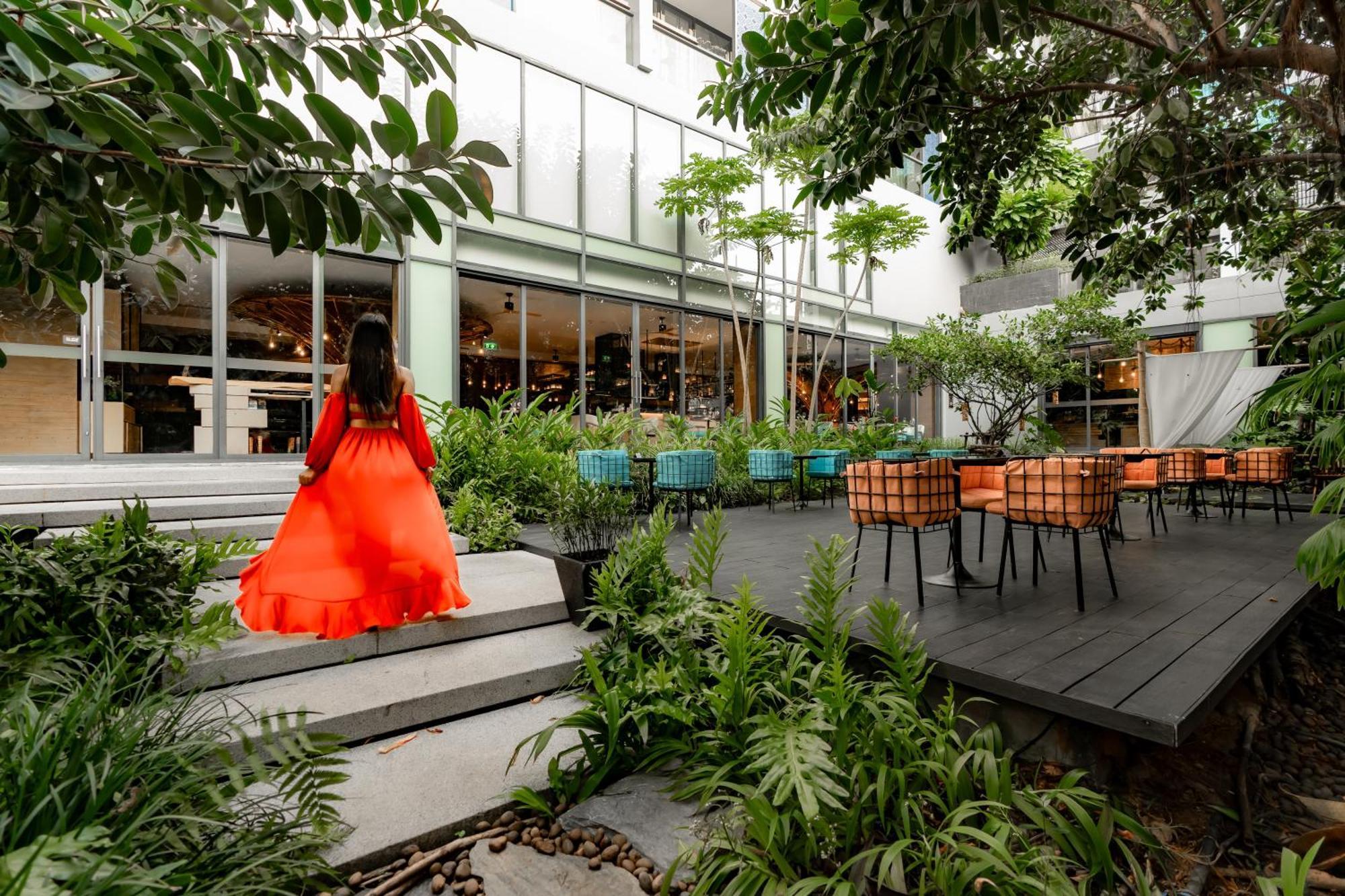 Hotel Indigo Phuket Patong By Ihg Eksteriør billede The courtyard at the hotel
